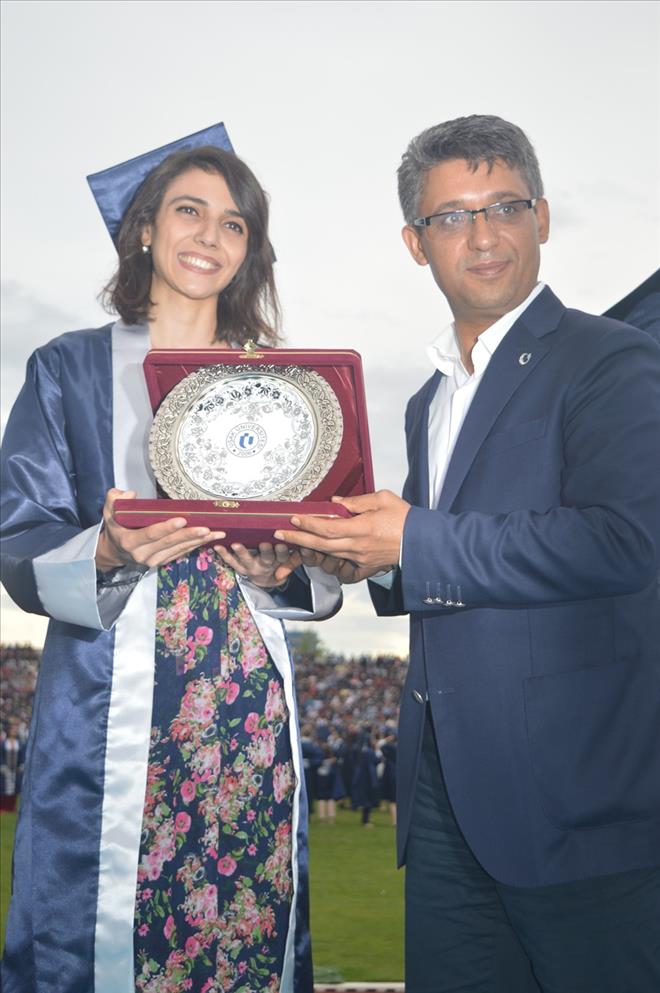 UŞAK ÜNİVERSİTESİNDE MEZUNİYET COŞKUSU