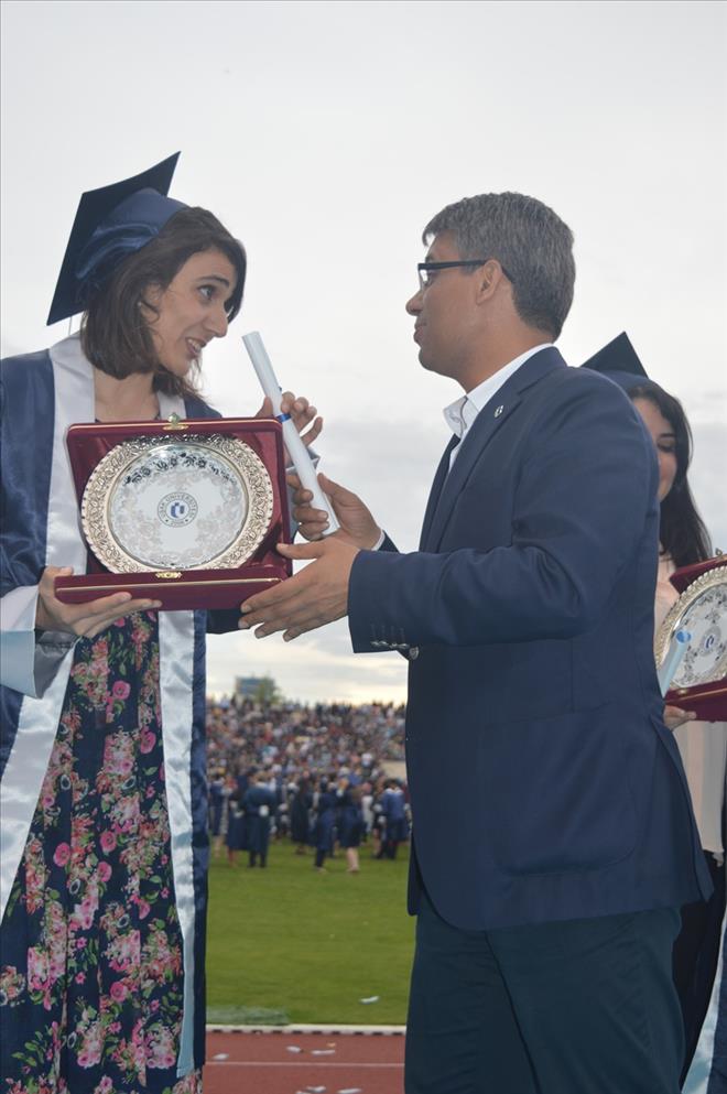 UŞAK ÜNİVERSİTESİNDE MEZUNİYET COŞKUSU