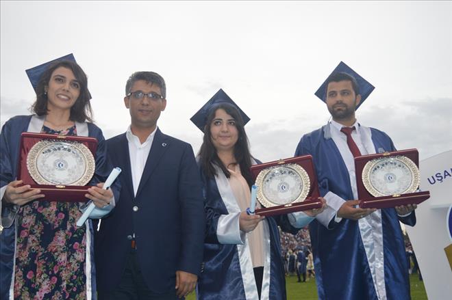 UŞAK ÜNİVERSİTESİNDE MEZUNİYET COŞKUSU