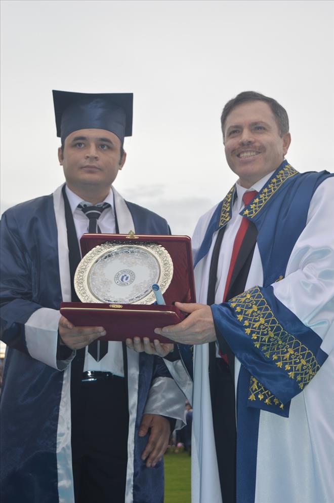 UŞAK ÜNİVERSİTESİNDE MEZUNİYET COŞKUSU