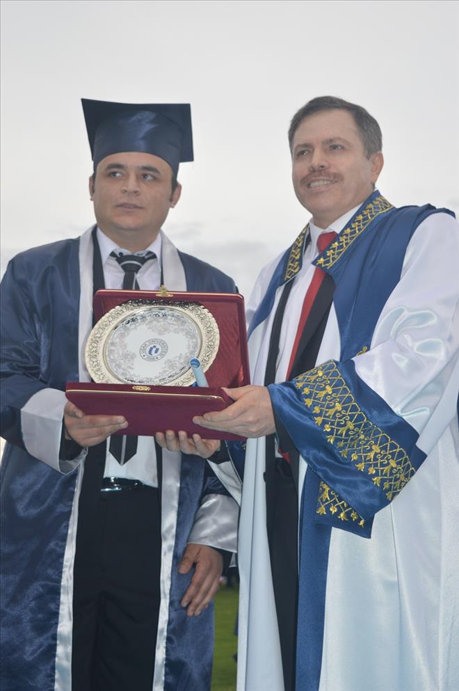 UŞAK ÜNİVERSİTESİNDE MEZUNİYET COŞKUSU