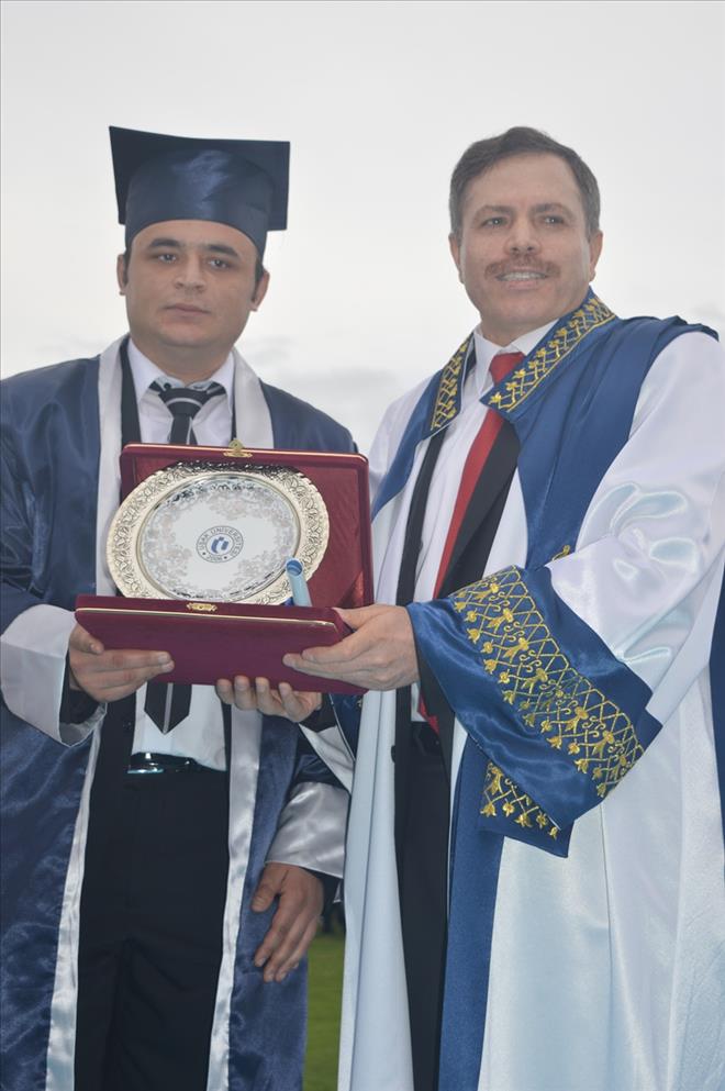 UŞAK ÜNİVERSİTESİNDE MEZUNİYET COŞKUSU
