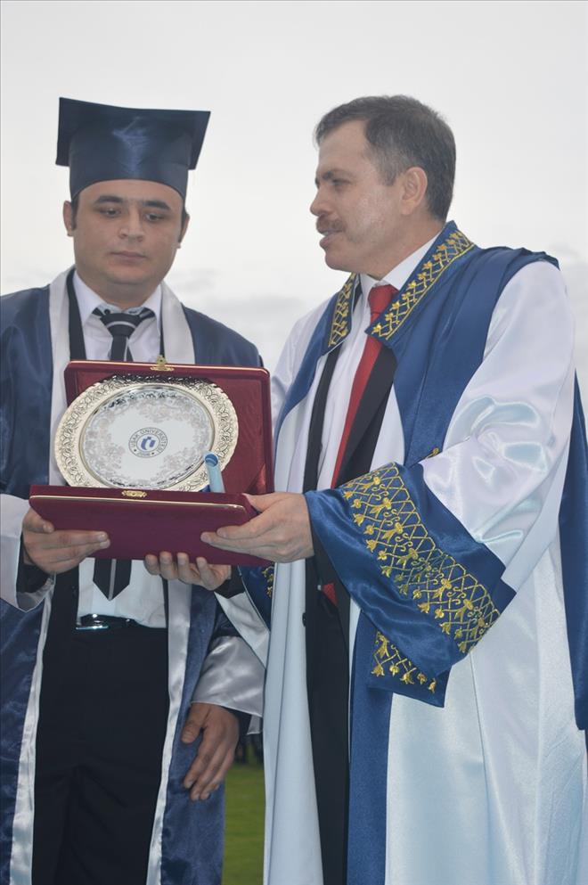 UŞAK ÜNİVERSİTESİNDE MEZUNİYET COŞKUSU
