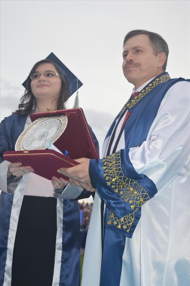 UŞAK ÜNİVERSİTESİNDE MEZUNİYET COŞKUSU
