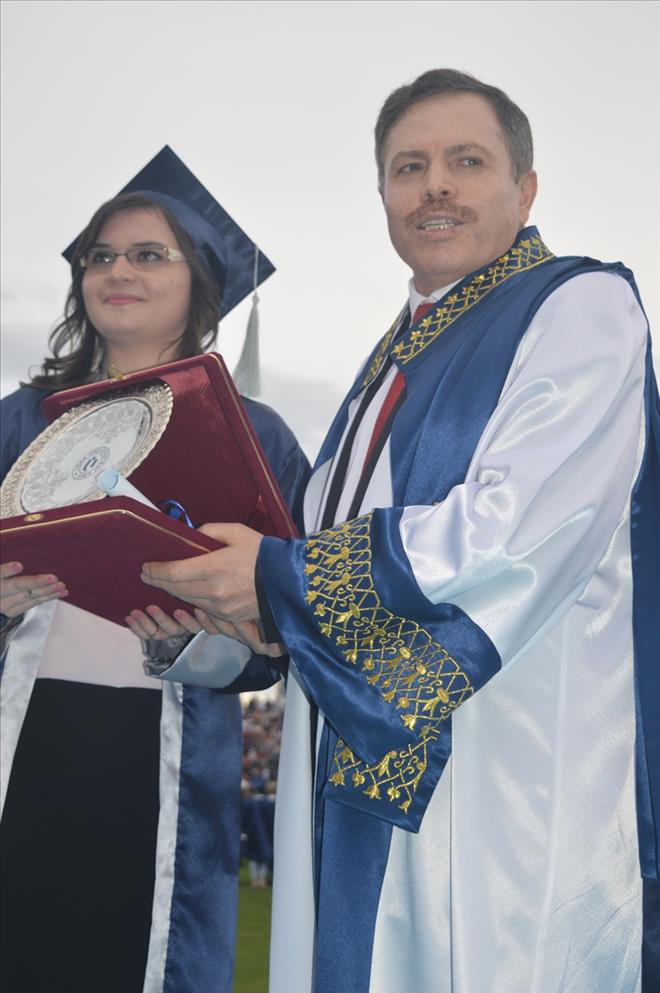 UŞAK ÜNİVERSİTESİNDE MEZUNİYET COŞKUSU