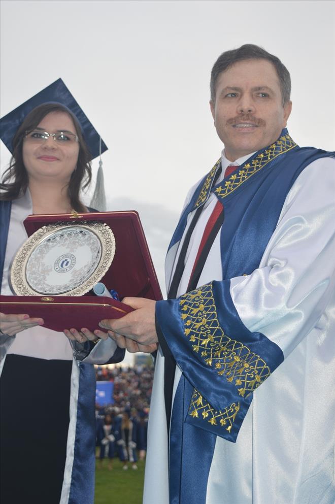 UŞAK ÜNİVERSİTESİNDE MEZUNİYET COŞKUSU