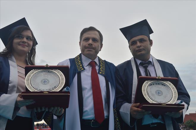 UŞAK ÜNİVERSİTESİNDE MEZUNİYET COŞKUSU