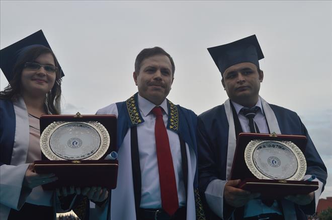 UŞAK ÜNİVERSİTESİNDE MEZUNİYET COŞKUSU