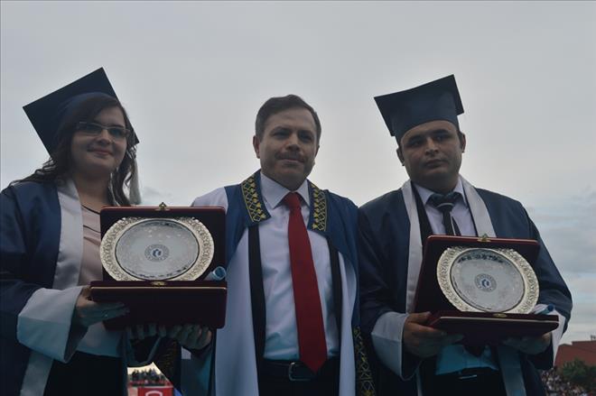 UŞAK ÜNİVERSİTESİNDE MEZUNİYET COŞKUSU