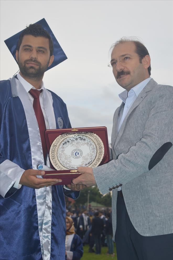 UŞAK ÜNİVERSİTESİNDE MEZUNİYET COŞKUSU