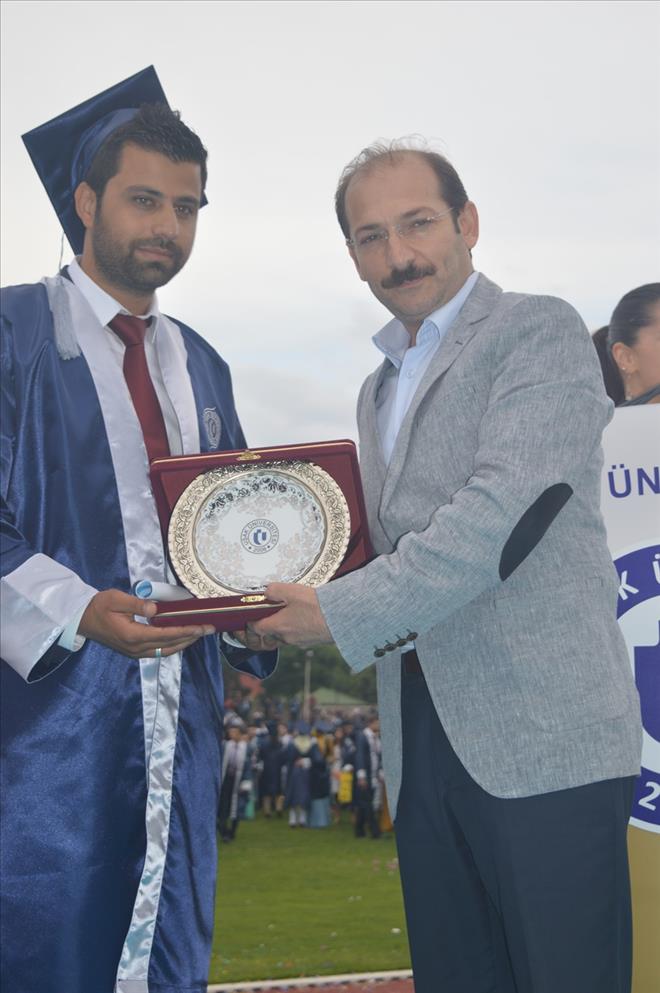 UŞAK ÜNİVERSİTESİNDE MEZUNİYET COŞKUSU