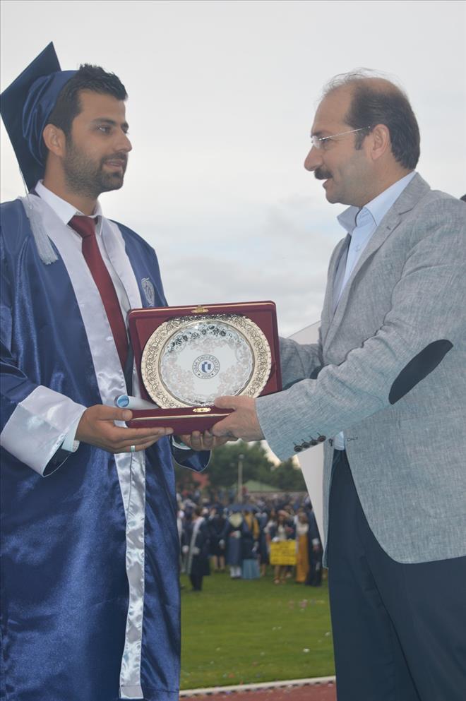 UŞAK ÜNİVERSİTESİNDE MEZUNİYET COŞKUSU