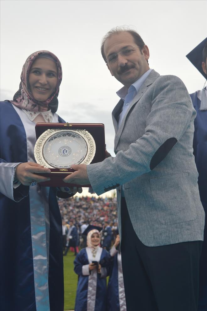 UŞAK ÜNİVERSİTESİNDE MEZUNİYET COŞKUSU
