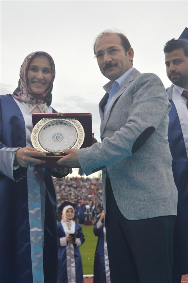 UŞAK ÜNİVERSİTESİNDE MEZUNİYET COŞKUSU