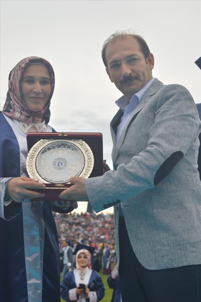 UŞAK ÜNİVERSİTESİNDE MEZUNİYET COŞKUSU