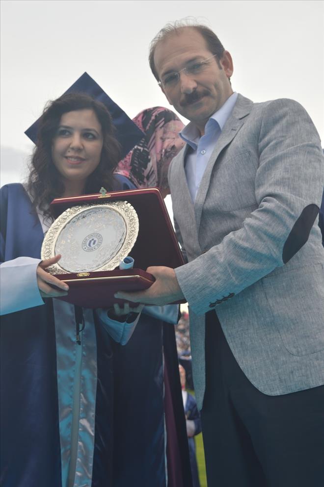 UŞAK ÜNİVERSİTESİNDE MEZUNİYET COŞKUSU
