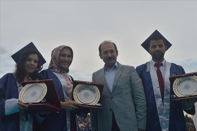 UŞAK ÜNİVERSİTESİNDE MEZUNİYET COŞKUSU