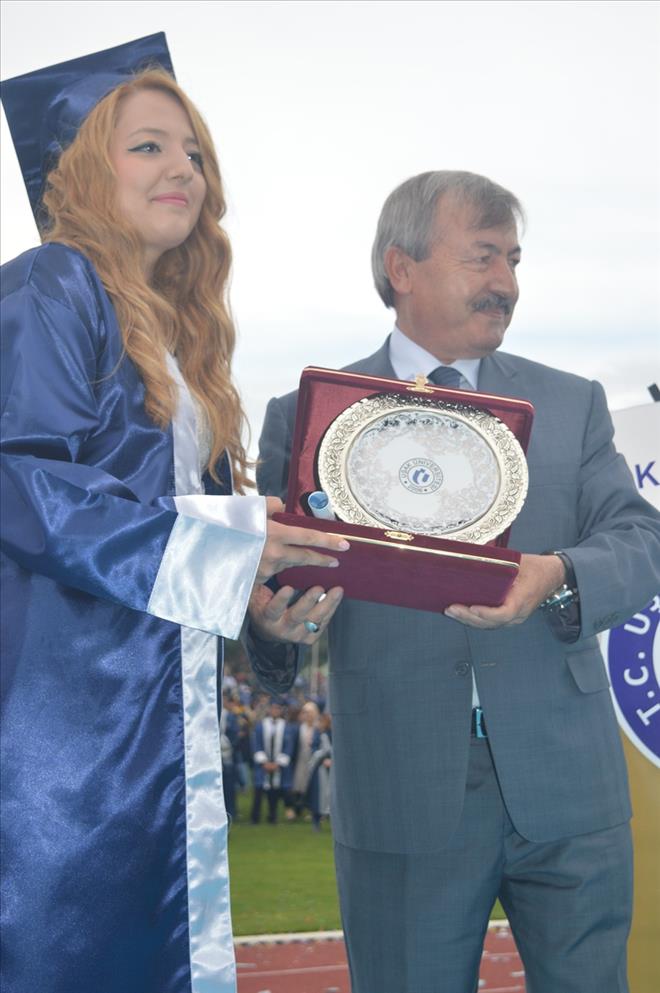 UŞAK ÜNİVERSİTESİNDE MEZUNİYET COŞKUSU