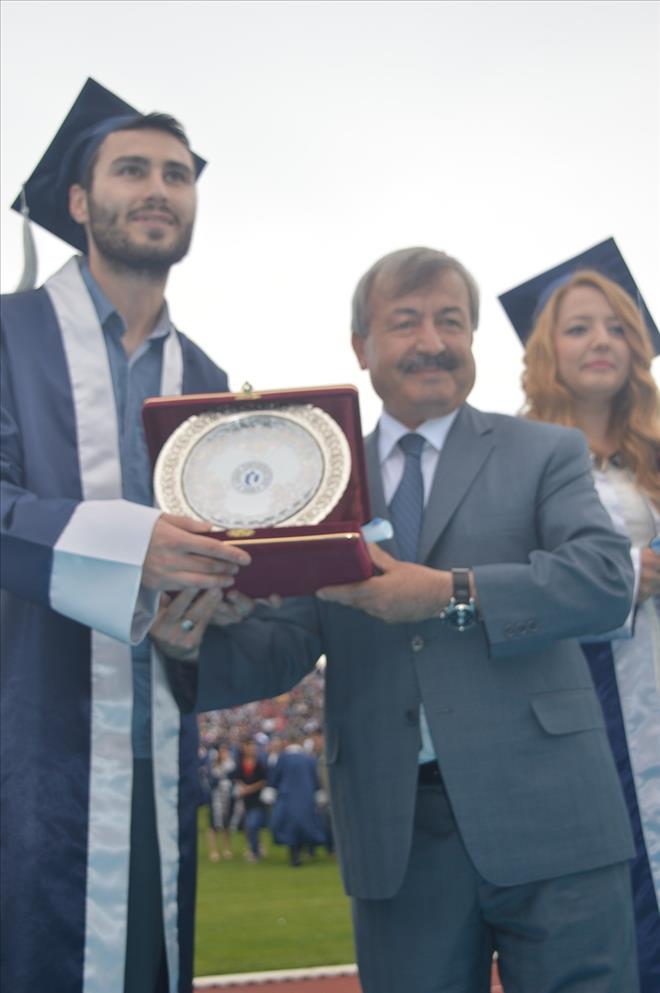 UŞAK ÜNİVERSİTESİNDE MEZUNİYET COŞKUSU