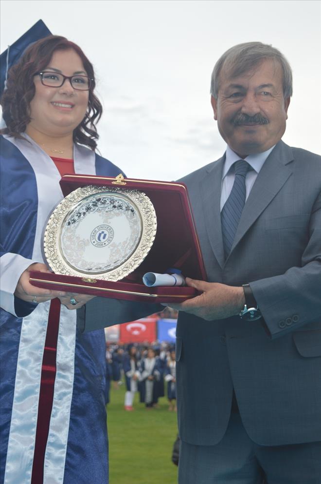 UŞAK ÜNİVERSİTESİNDE MEZUNİYET COŞKUSU