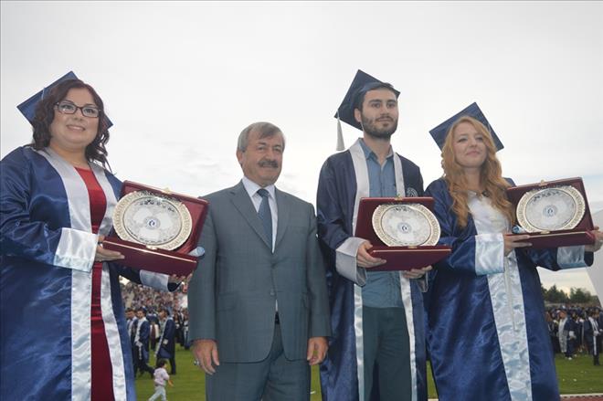 UŞAK ÜNİVERSİTESİNDE MEZUNİYET COŞKUSU