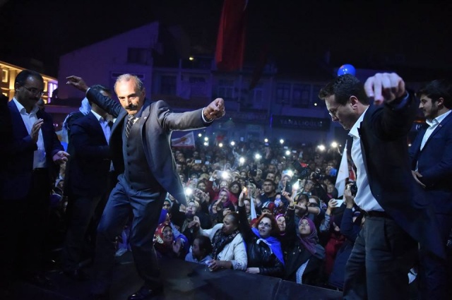 UŞAK AK PARTİ'DE BÜYÜK COŞKU