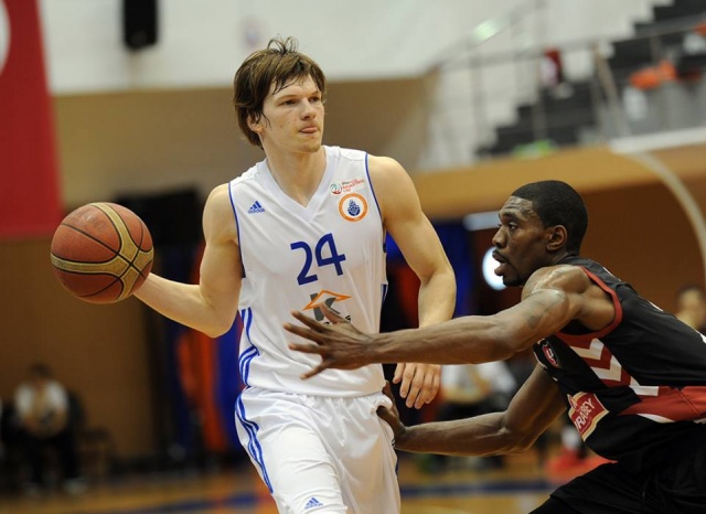 İstanbul Büyükşehir Belediyespor: 88 - Muratbey Uşak Sportif: 95