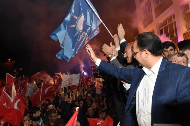 UŞAK AK PARTİ'DE BÜYÜK COŞKU