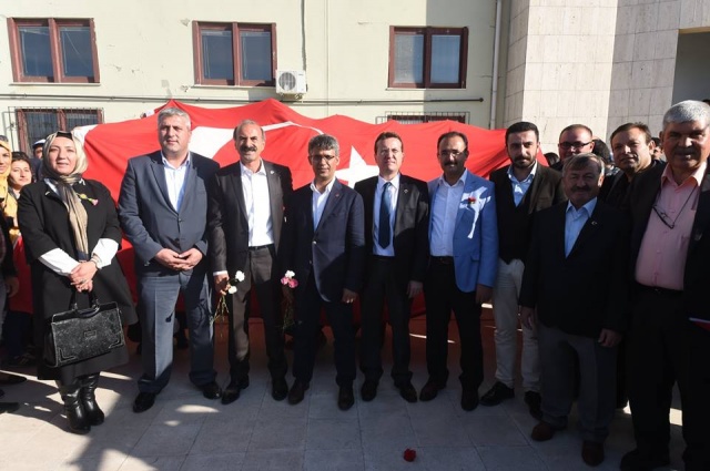 AK PARTİ, UŞAK’TA 5 BİN KİŞİYLE İSTİKRAR YÜRÜYÜŞÜ YAPTI