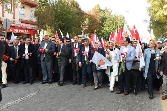 AK PARTİ, UŞAK’TA 5 BİN KİŞİYLE İSTİKRAR YÜRÜYÜŞÜ YAPTI