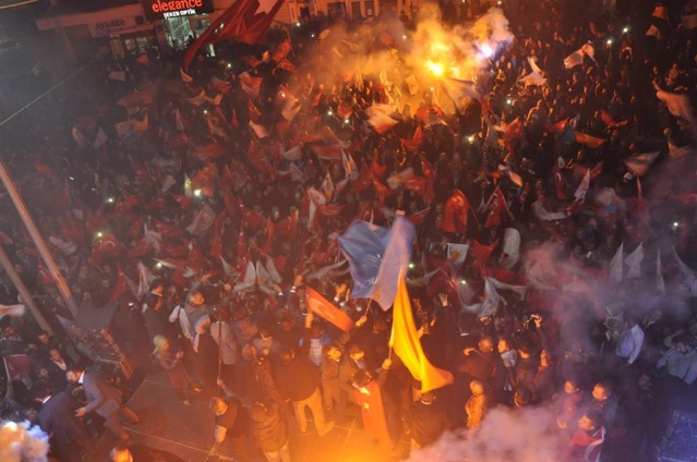 UŞAK AK PARTİ'DE BÜYÜK COŞKU