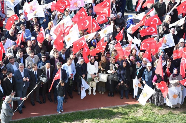AK PARTİ, UŞAK’TA 5 BİN KİŞİYLE İSTİKRAR YÜRÜYÜŞÜ YAPTI