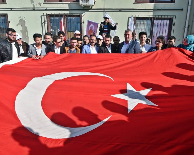 AK PARTİ, UŞAK’TA 5 BİN KİŞİYLE İSTİKRAR YÜRÜYÜŞÜ YAPTI