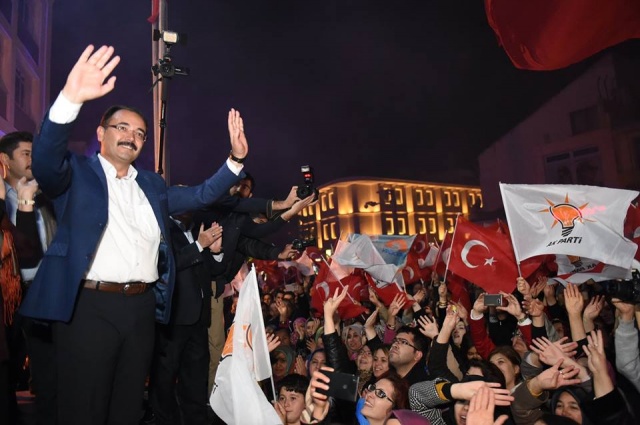 UŞAK AK PARTİ'DE BÜYÜK COŞKU