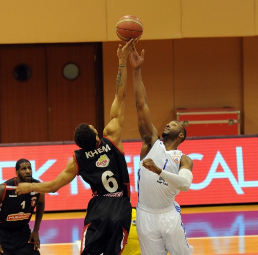 İstanbul Büyükşehir Belediyespor: 88 - Muratbey Uşak Sportif: 95