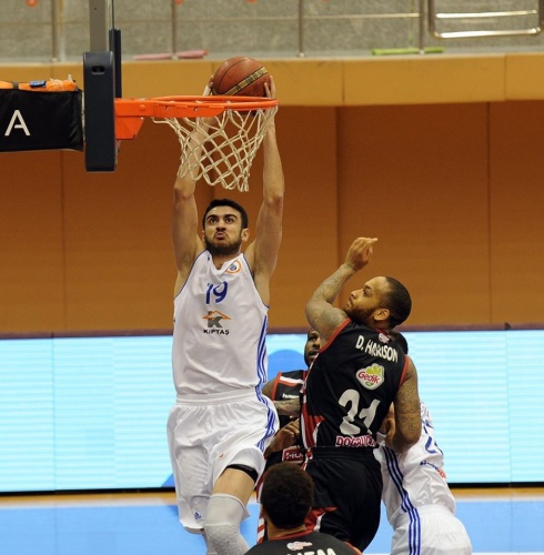 İstanbul Büyükşehir Belediyespor: 88 - Muratbey Uşak Sportif: 95