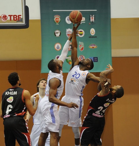 İstanbul Büyükşehir Belediyespor: 88 - Muratbey Uşak Sportif: 95