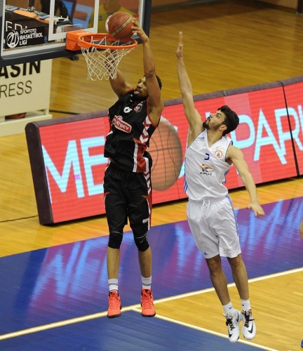 İstanbul Büyükşehir Belediyespor: 88 - Muratbey Uşak Sportif: 95
