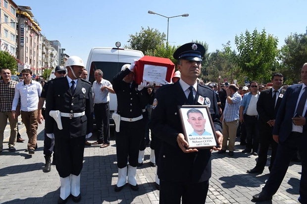 ŞEHİT POLİSİMİZİ SON YOLCULUĞUNA ON BİNLER UĞURLADI