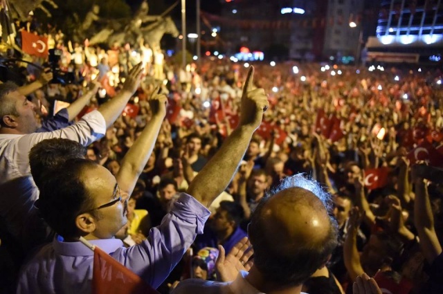UŞAKLILAR DARBECİLERE KARŞI TEK YÜREK OLDU