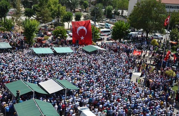 ŞEHİT POLİSİMİZİ SON YOLCULUĞUNA ON BİNLER UĞURLADI