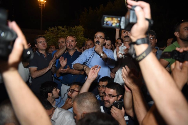 UŞAKLILAR DARBECİLERE KARŞI TEK YÜREK OLDU