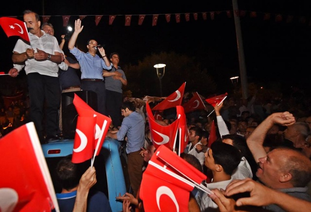 UŞAKLILAR DARBECİLERE KARŞI TEK YÜREK OLDU