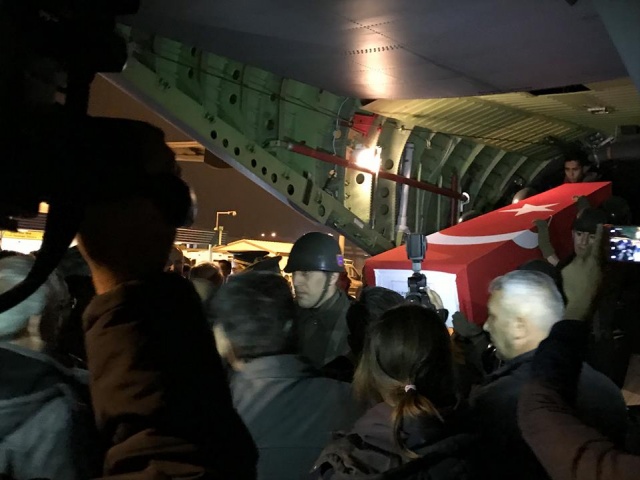 EŞME ŞEHİDİNİ UĞURLADI