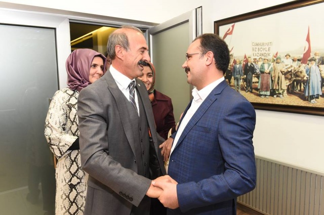 UŞAK AK PARTİ'DE BÜYÜK COŞKU
