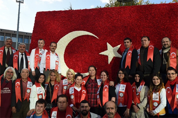 BELEDİYEDEN ATA’YA 50 BİN ÇİÇEKLİ ANMA