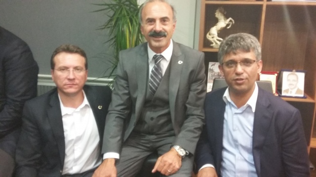 UŞAK AK PARTİ'DE SEVİNÇ ÇIĞLIKLARI