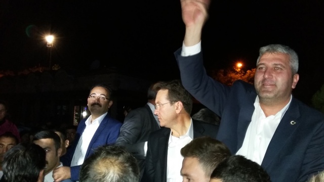 UŞAK AK PARTİ'DE SEVİNÇ ÇIĞLIKLARI