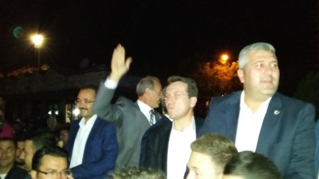 UŞAK AK PARTİ'DE SEVİNÇ ÇIĞLIKLARI