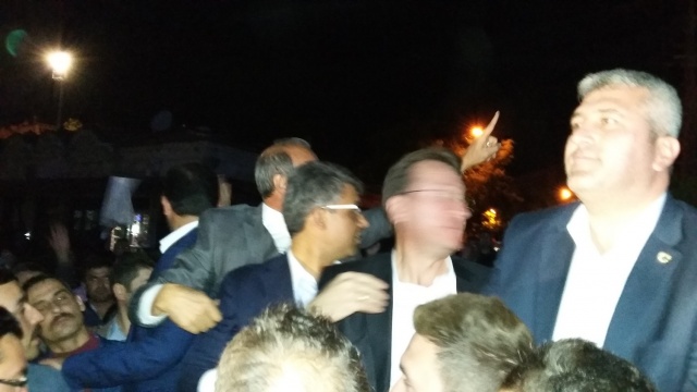 UŞAK AK PARTİ'DE SEVİNÇ ÇIĞLIKLARI